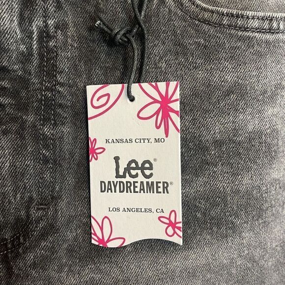 Lee x Daydreamer Women's High Rise 90’s Straight leg Jeans in washed black. 30 - Picture 10 of 11